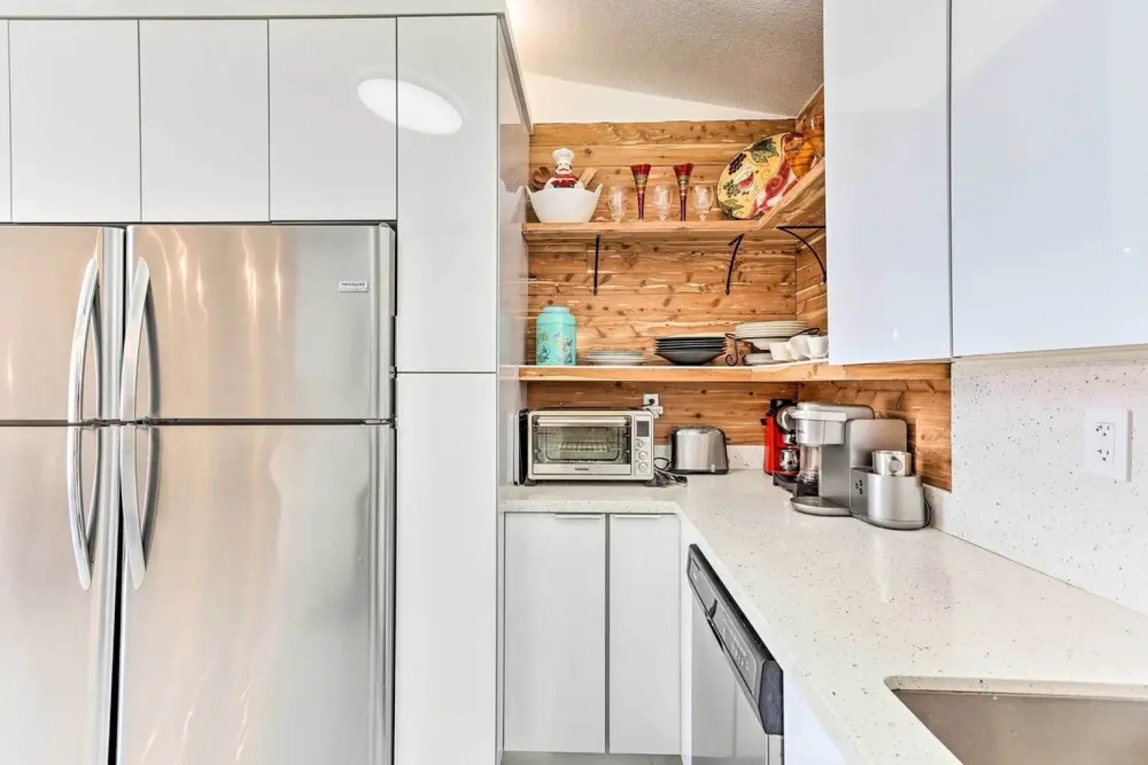 Sunny Miami Retreat - Pool, Patio & Gas Grill!