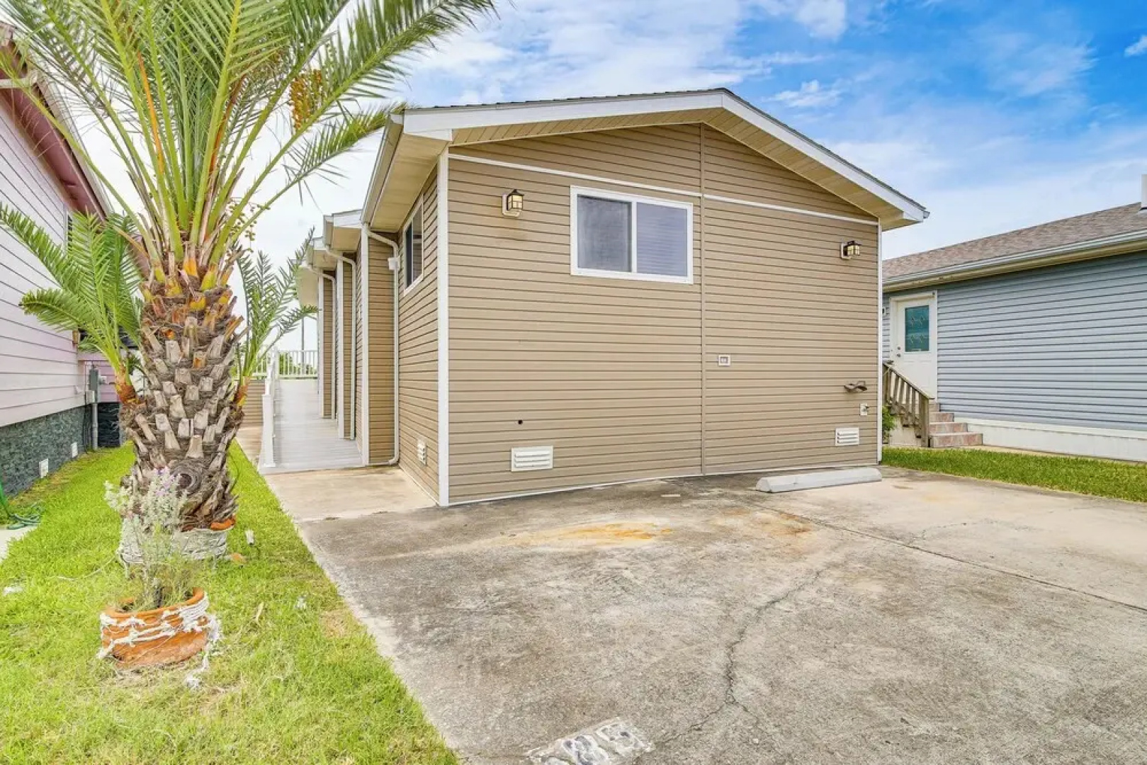 5 Mi to Beaches: Sunny Port Isabel Golf Retreat