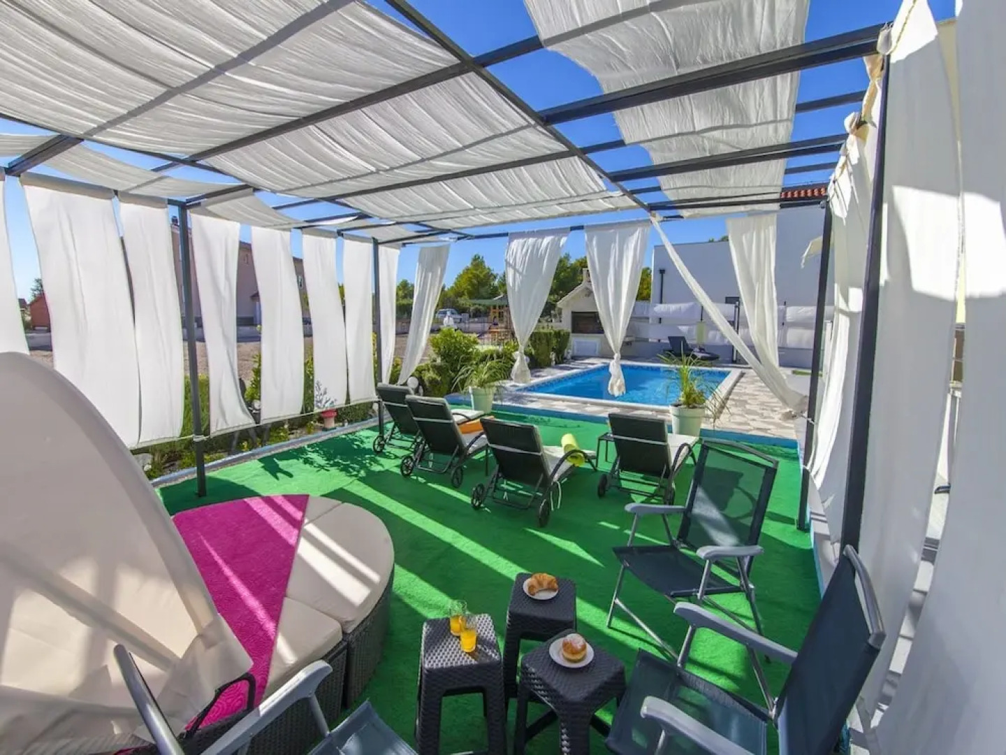 Restful Villa in Brodarica With Sauna