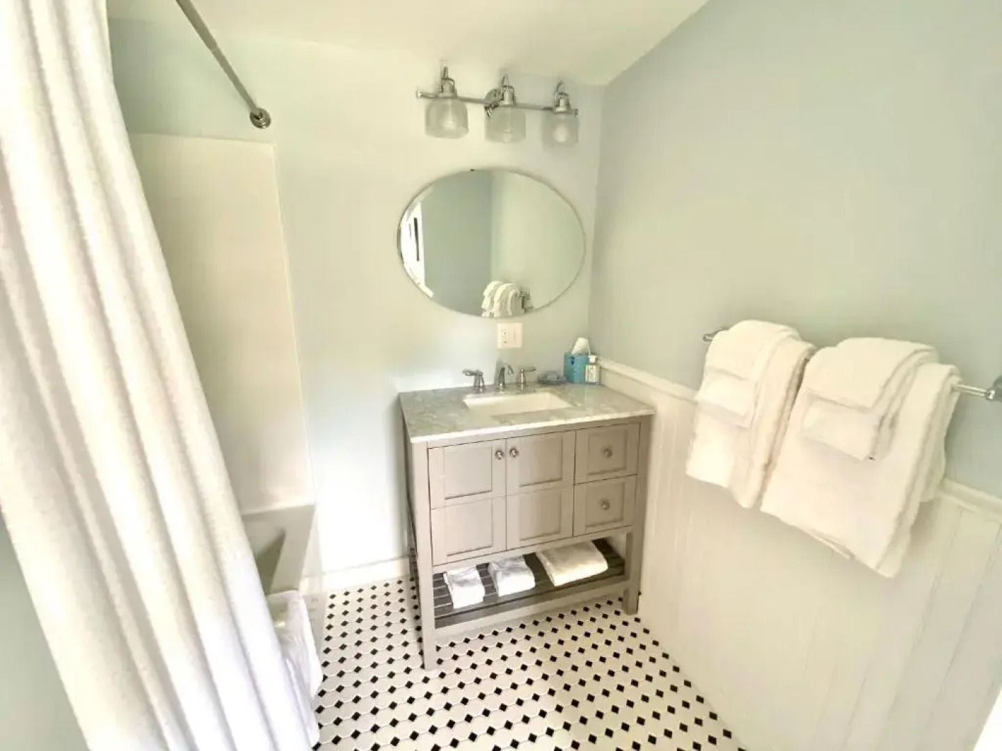 Oakland House Cottages by The Side of The Sea