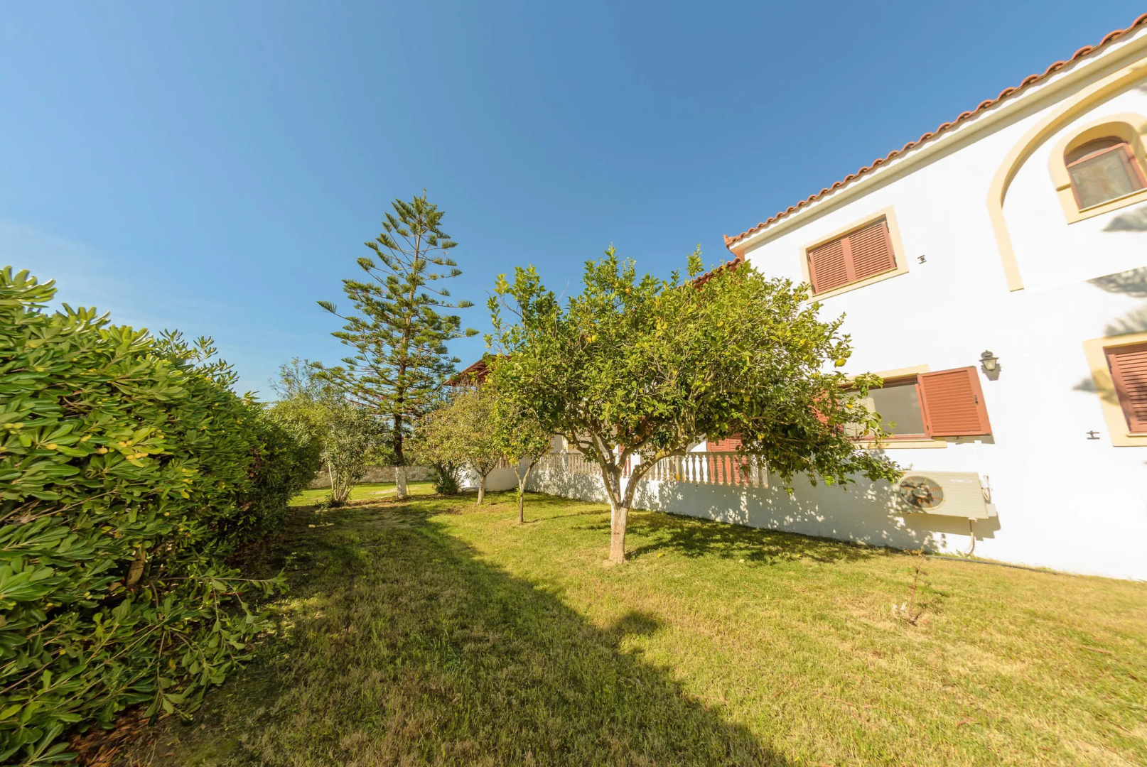 Kiki Studios & Apartments