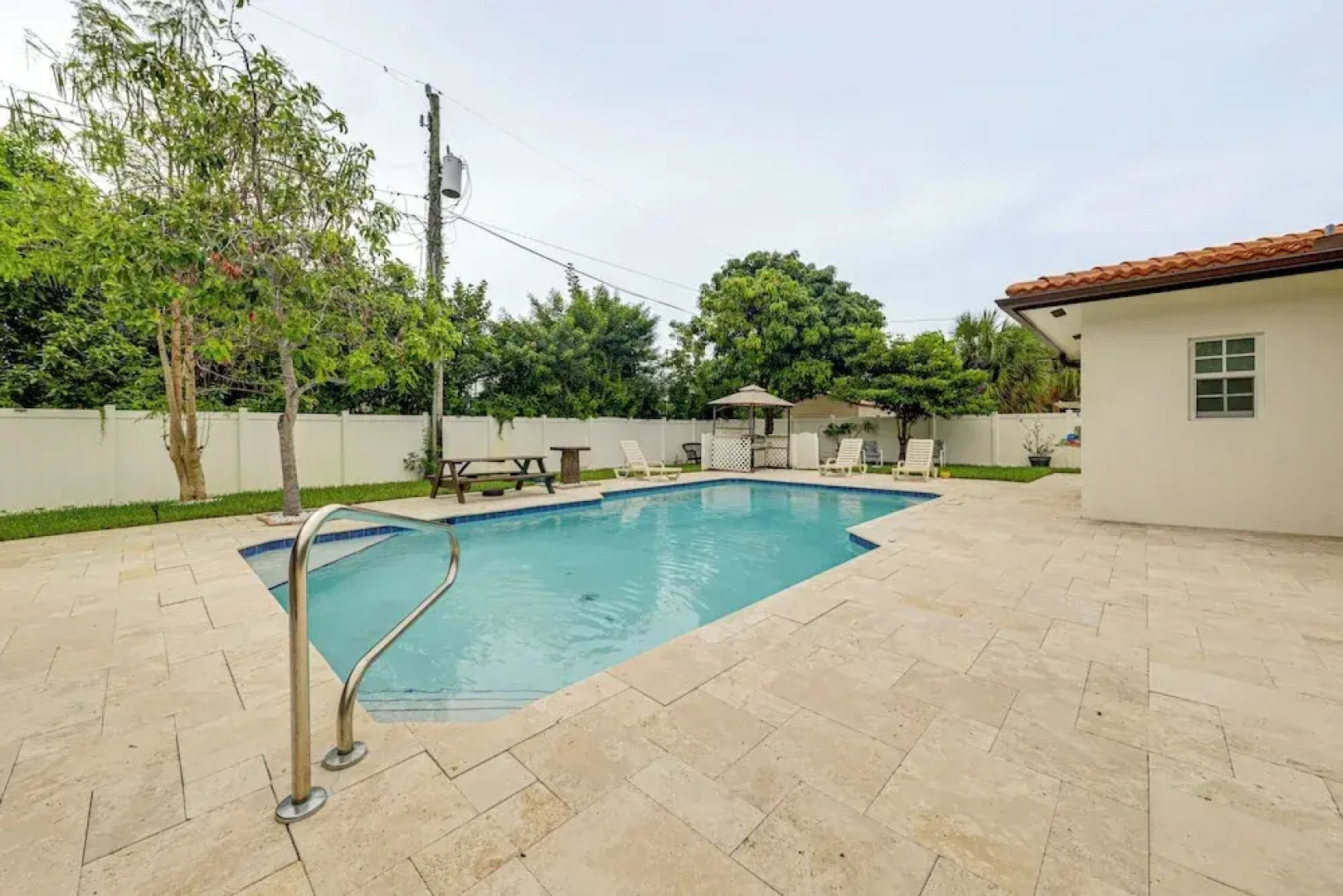 Swim, Barbecue & Game: Home 4 Mi to Pompano Beach!