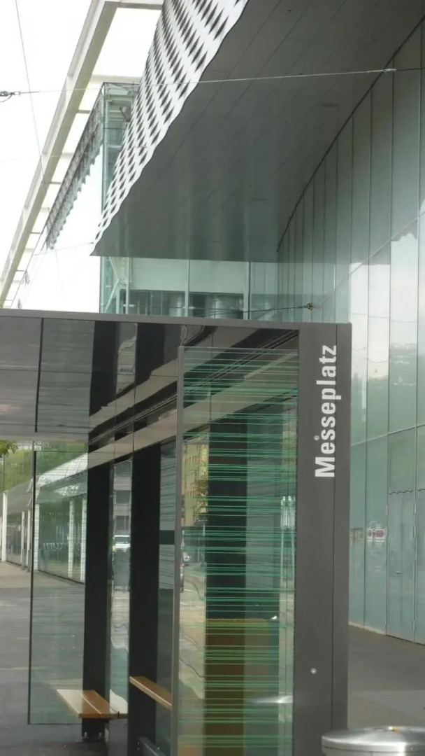 easyHotel Basel City - contactless self check-in