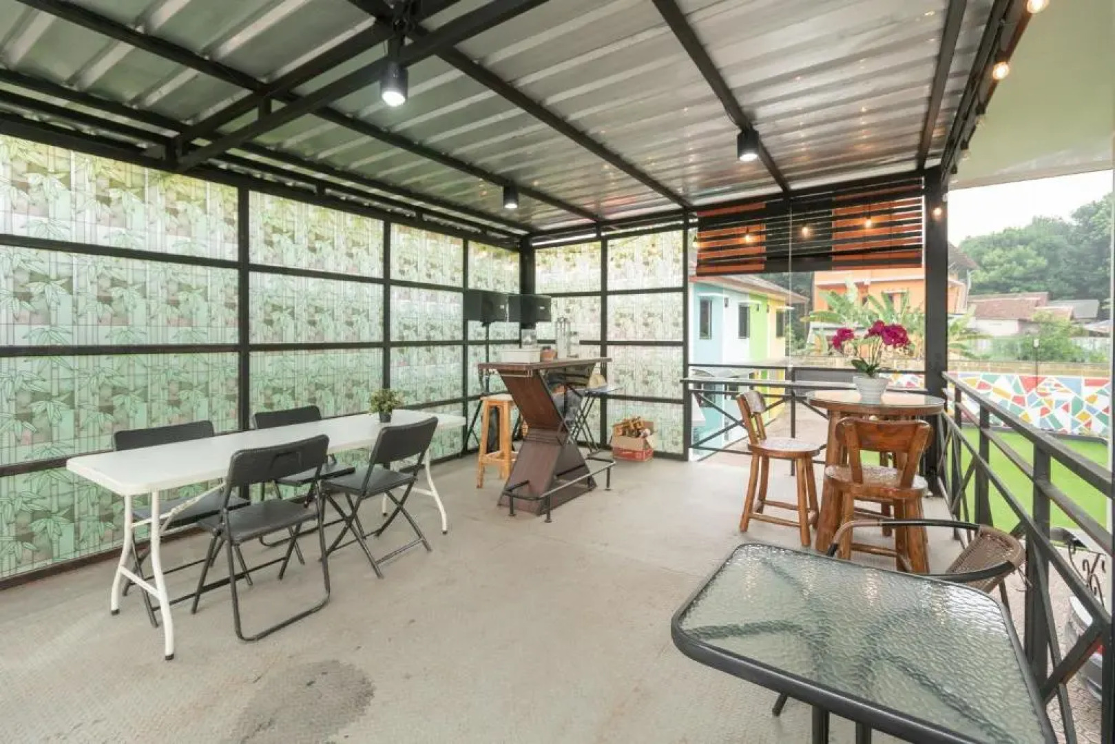 RedDoorz Plus Near Jungeland Sentul