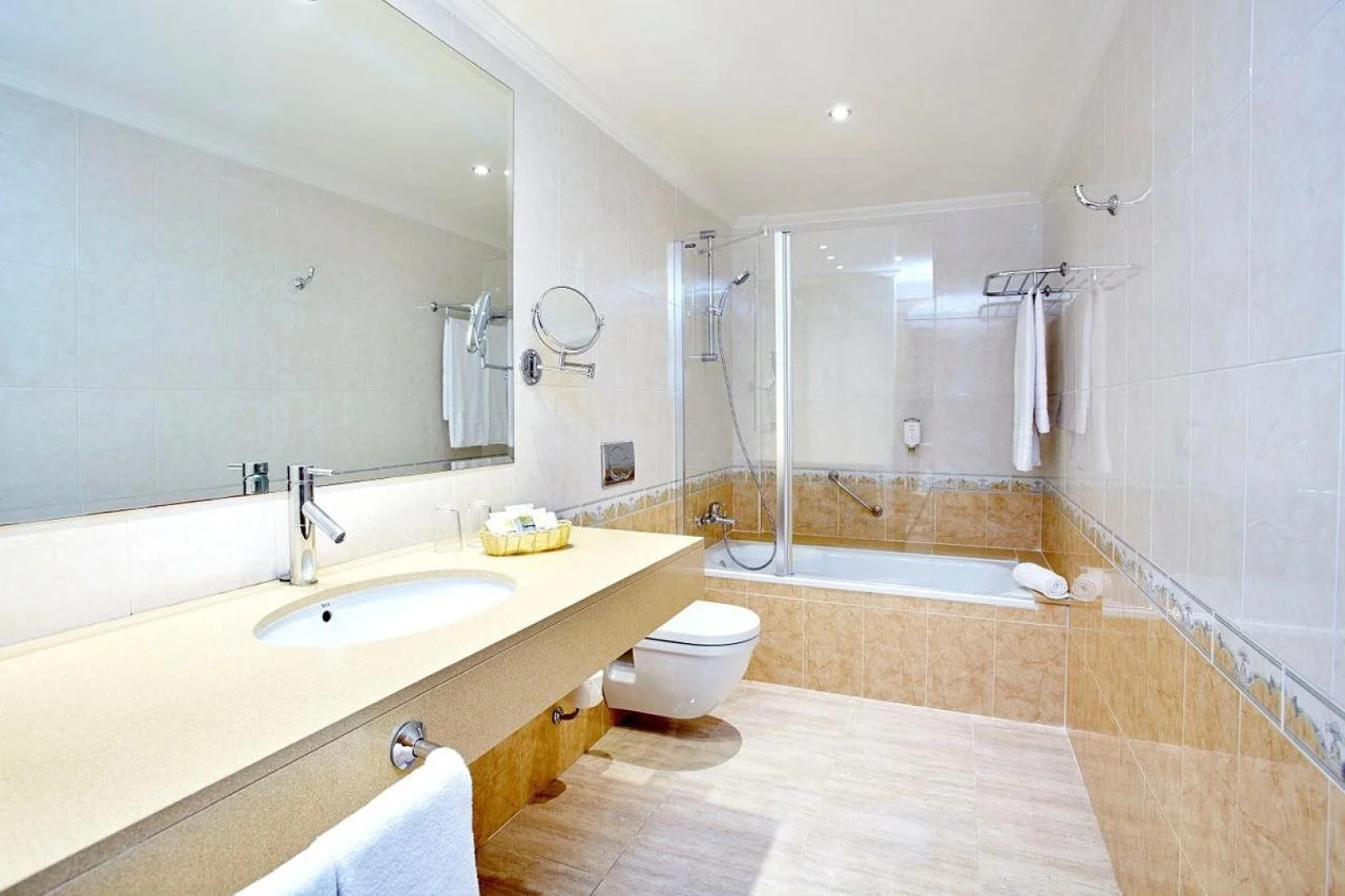 Universal Hotel Laguna