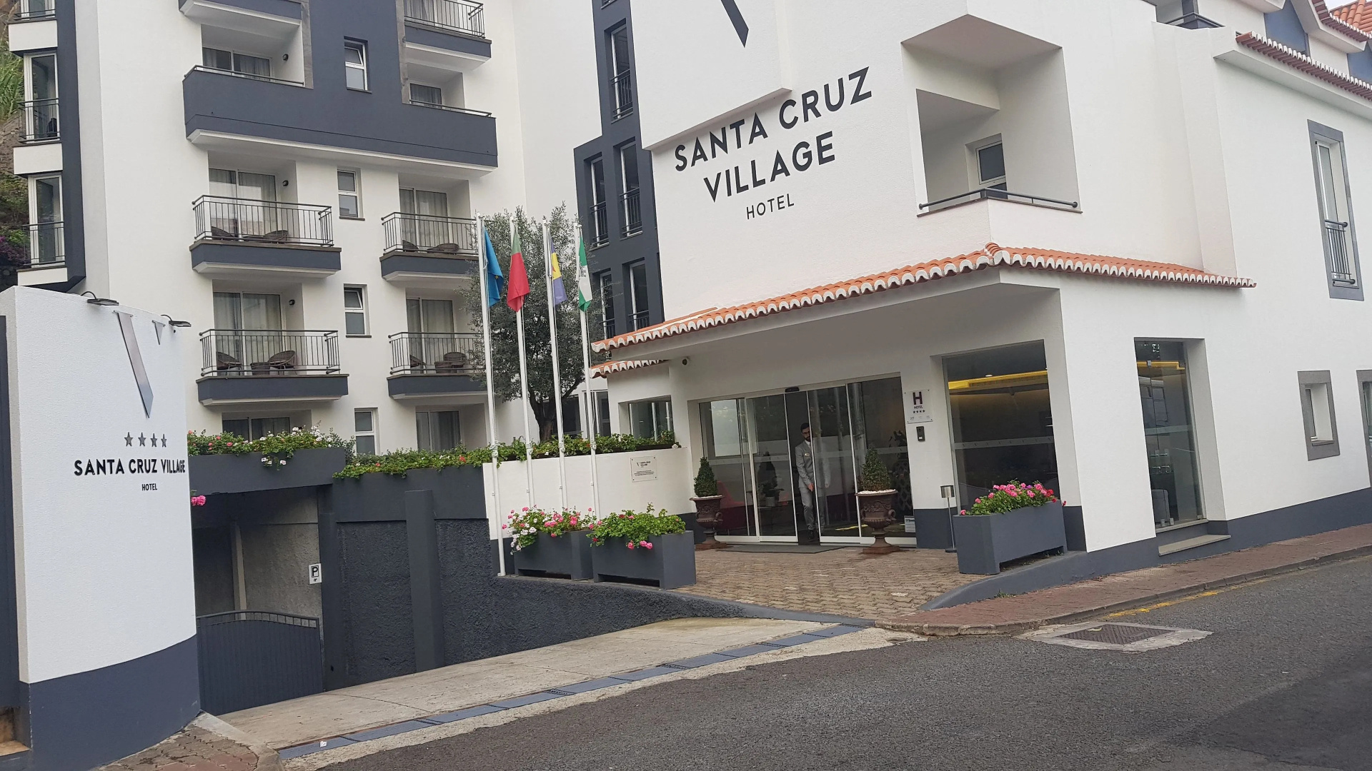Santa Cruz Village Hotel