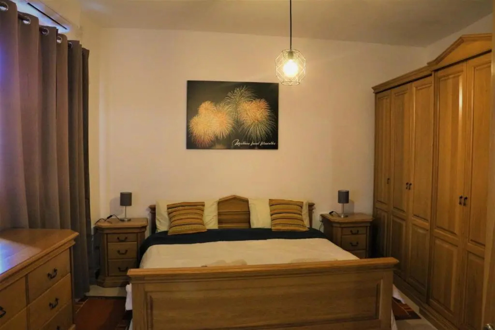 XL Central Home - Sleeps 10 people