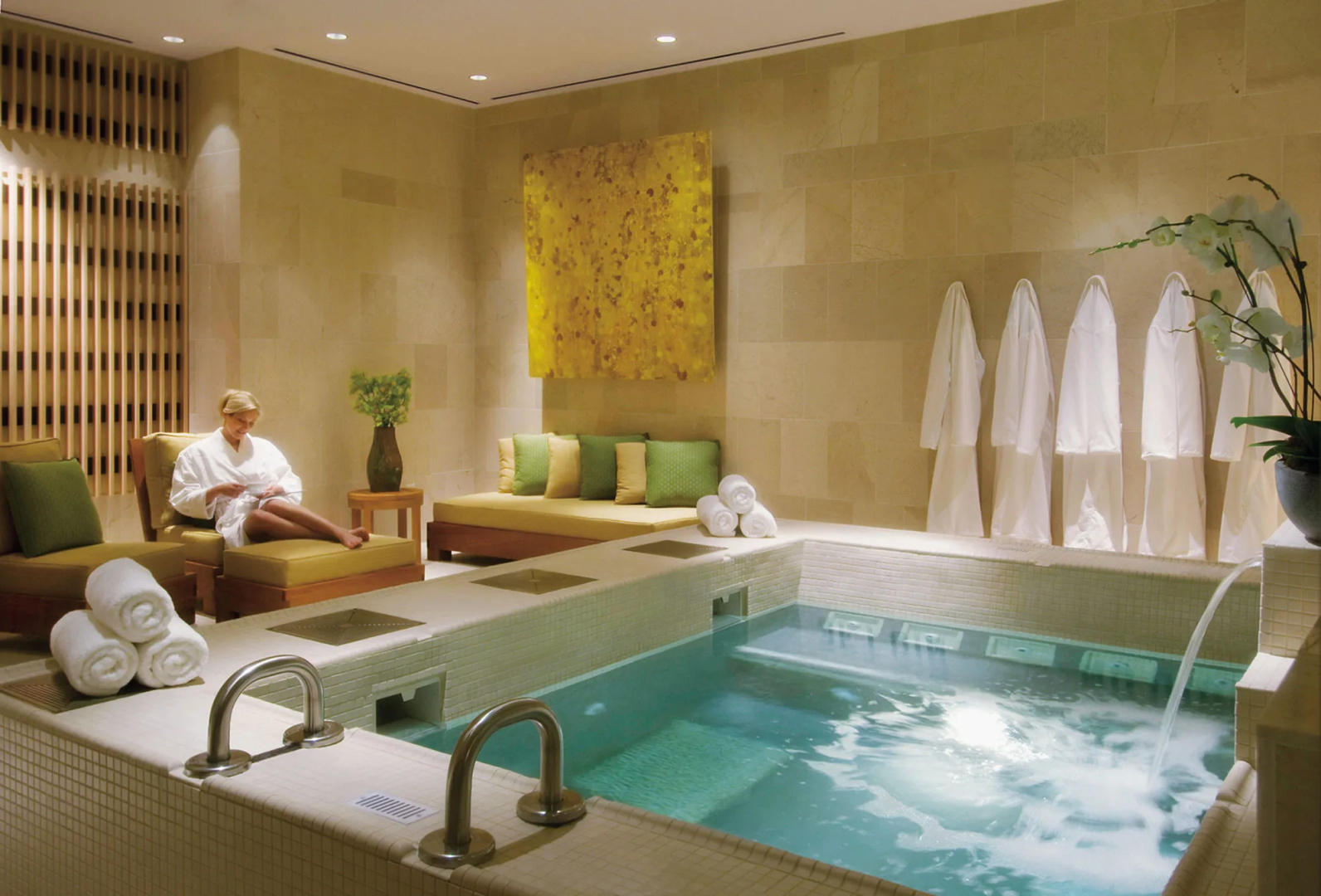 HoteLumiere at the Arch - A Caesars Rewards Destination
