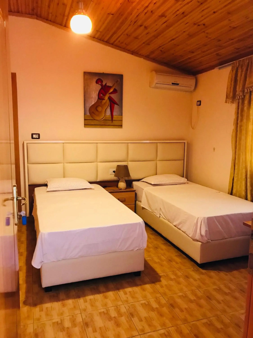 Gold Guest House & Bar