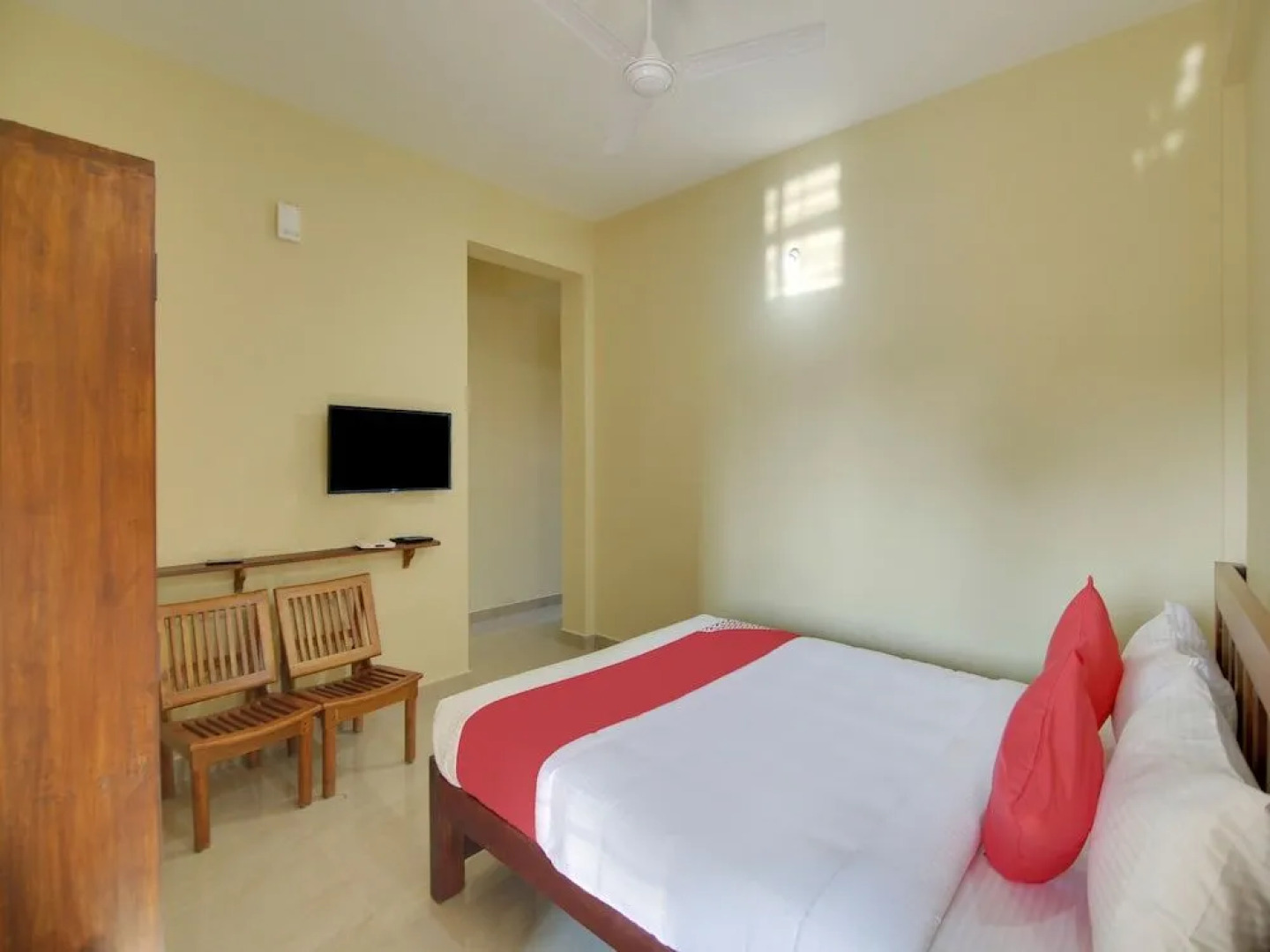 OYO 26718 The Mayura Residency