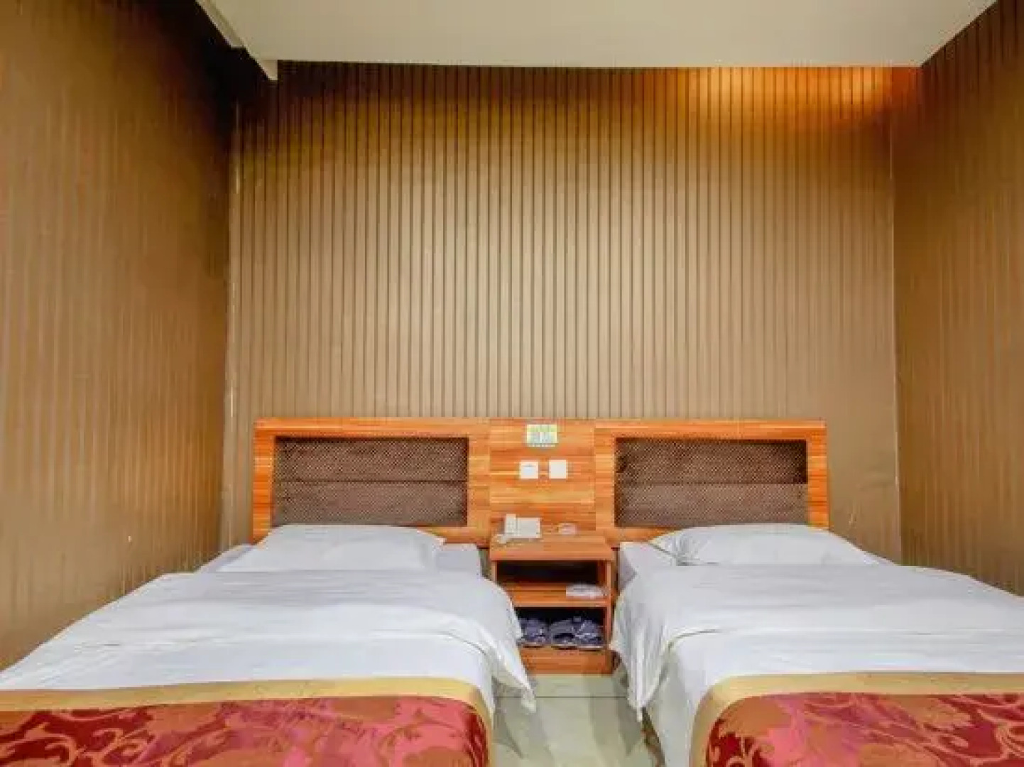 Daqing Zhichingchun Holiday Hotel (Baicheng Railway Station)