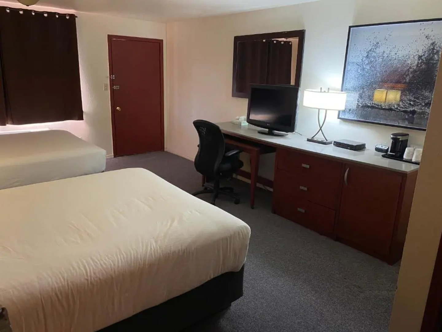 Lakeshore Inn Water Front