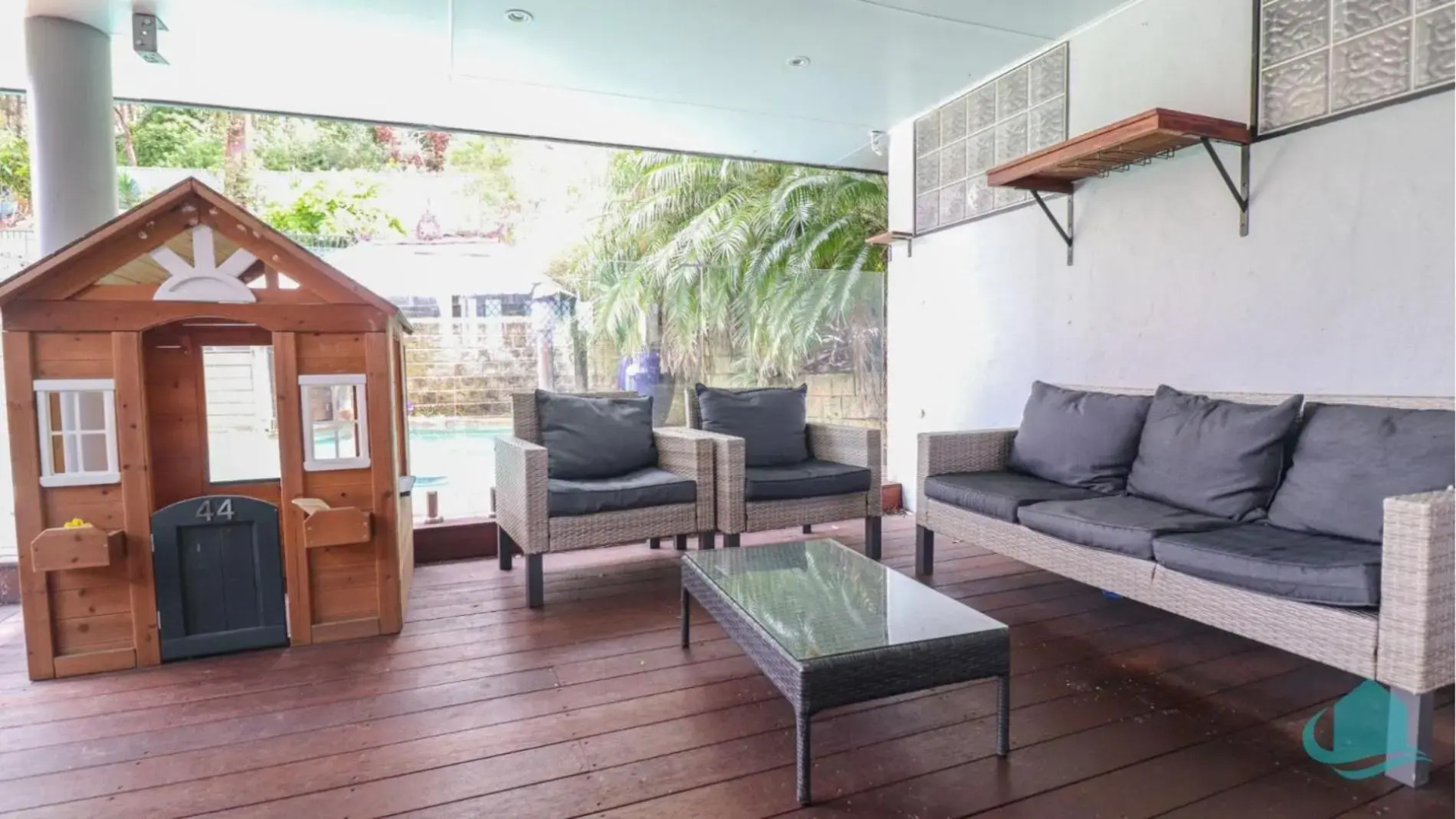 Splendour Hideaway - Luxury pool at Caves Beach