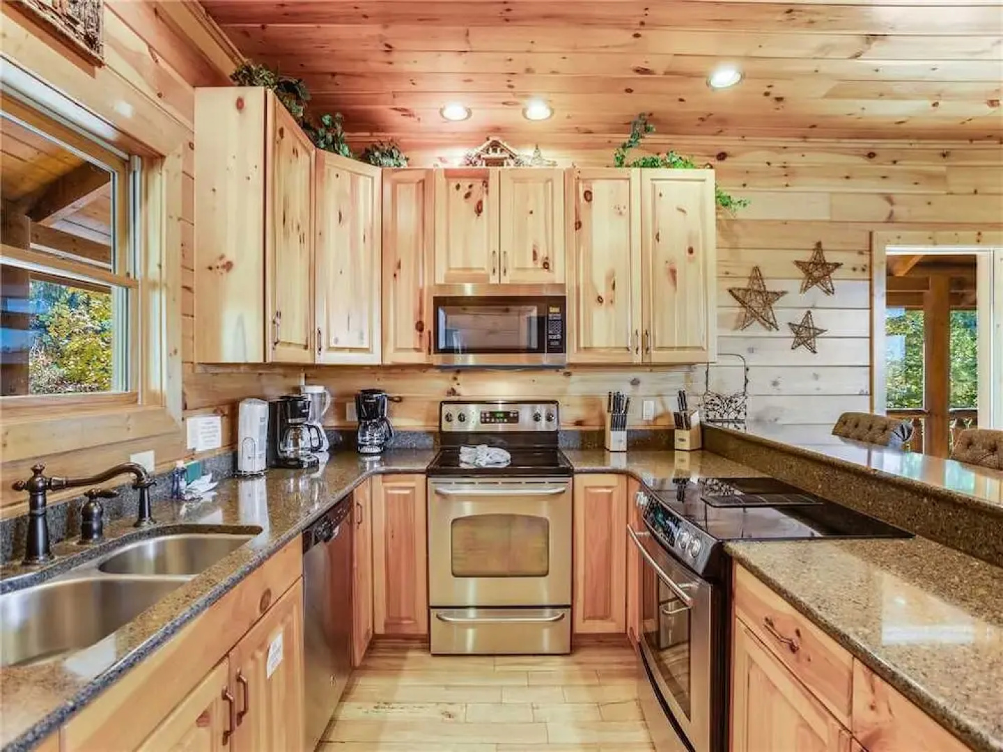 Big Bear Lodge - Five Bedroom Cabin