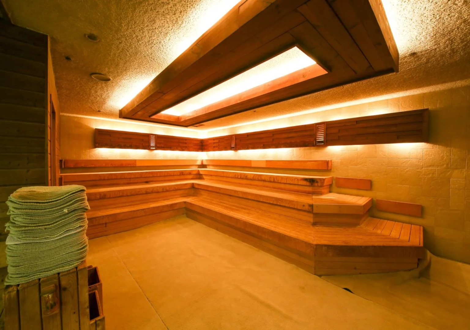 New Japan Capsule Hotel Cabana