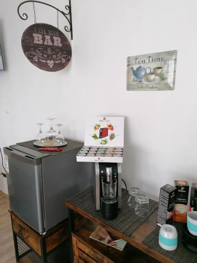 1 Person - Single - Appartement -Zentral gelegen in Leverkusen Wiesdorf - Friedrich Ebert Platz 5a , 4te Etage mit Aufzug-und mit Balkon