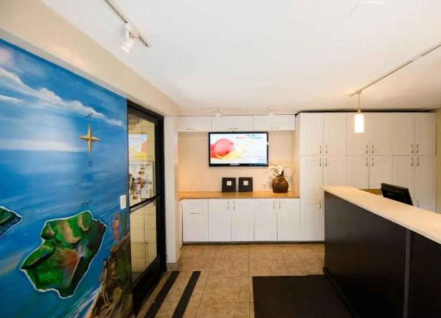 Waikiki Beachside Hostel