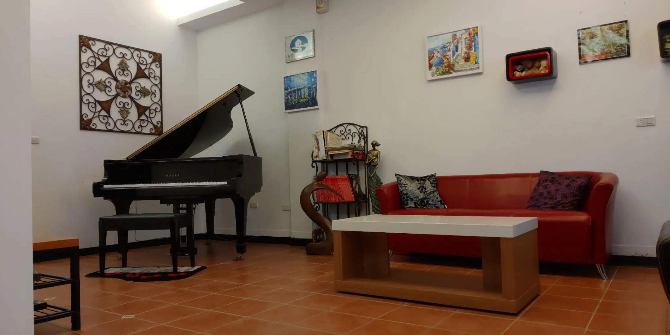 Pianist Homestay