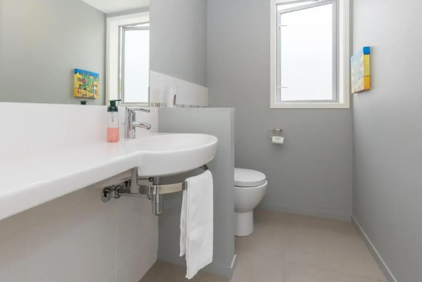 The Lakehouse - Cromwell Holiday Home