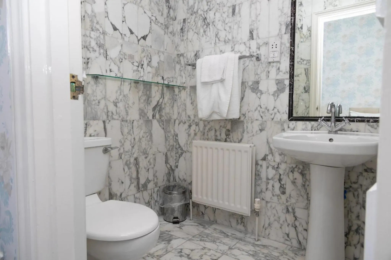 Woodland Manor Hotel