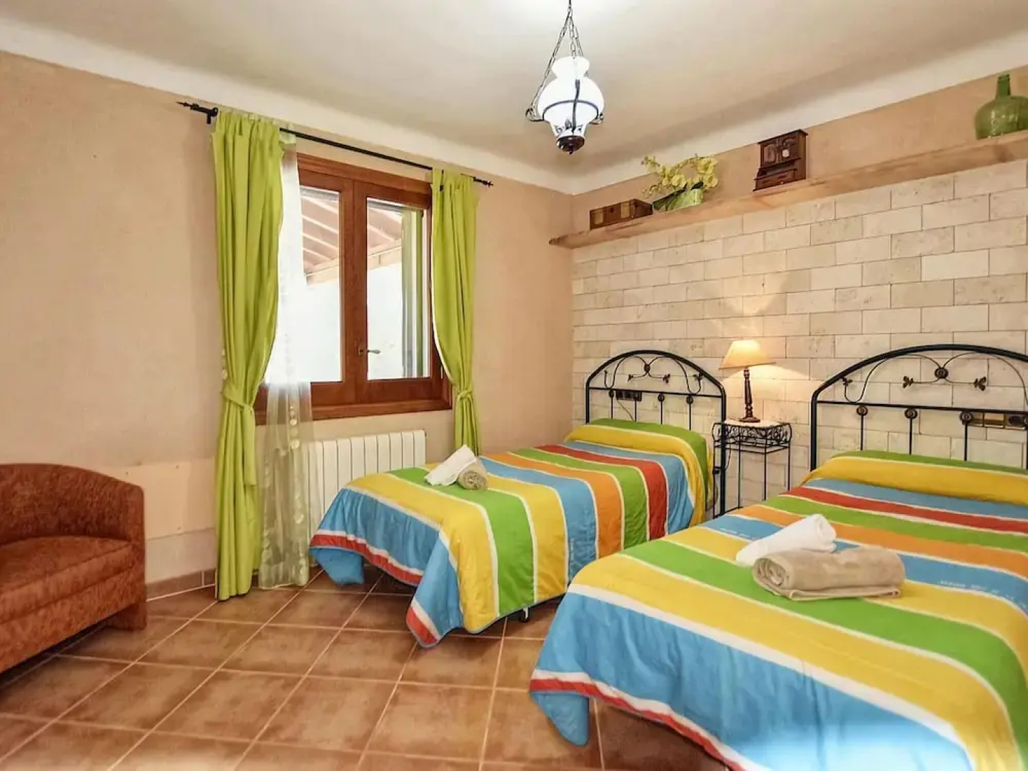 Luxurious Villa Perfect for Large Families, Near the Beach