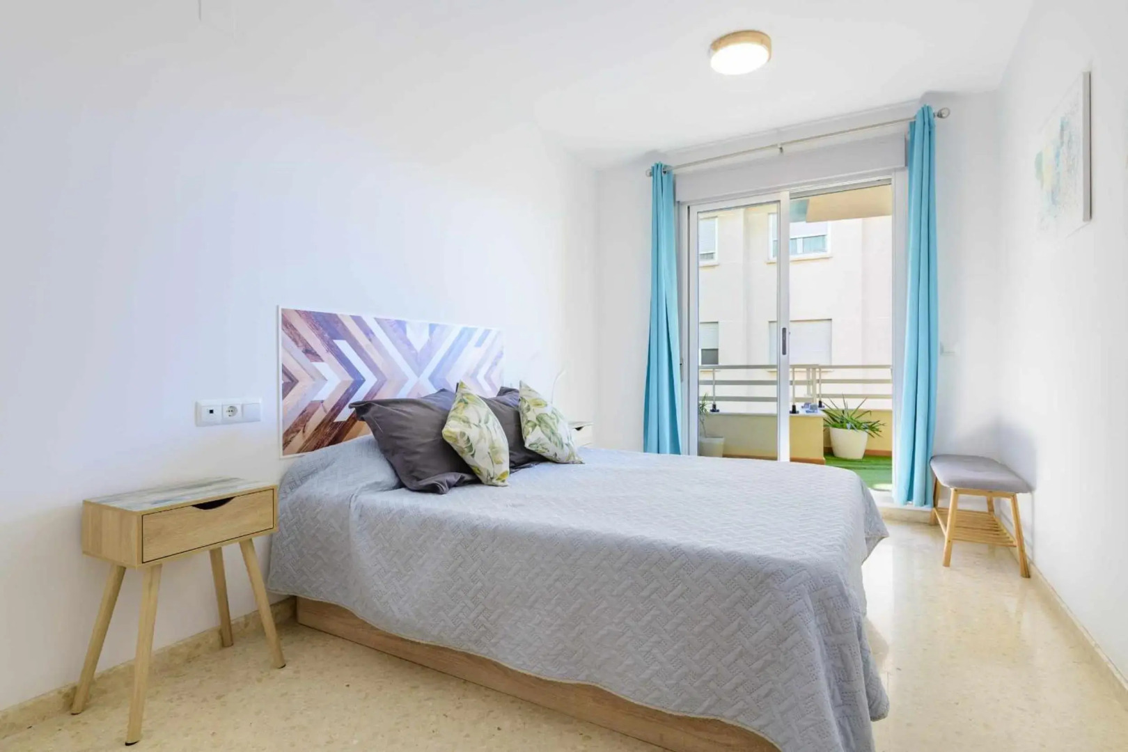 Apart Port Arenal con terraza y piscina