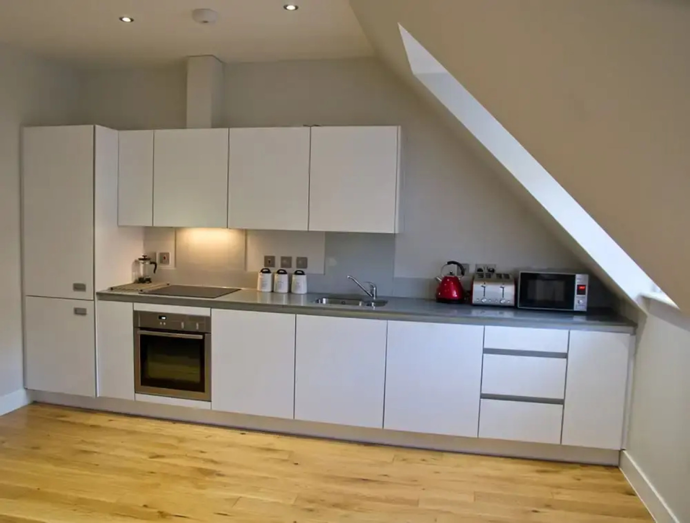 Icon Brentwood City Apartment