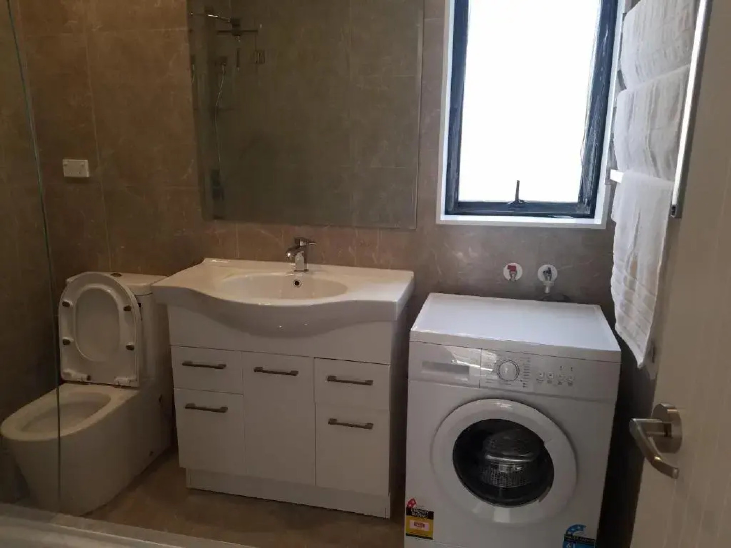 New Smart Home Nearby Plaza