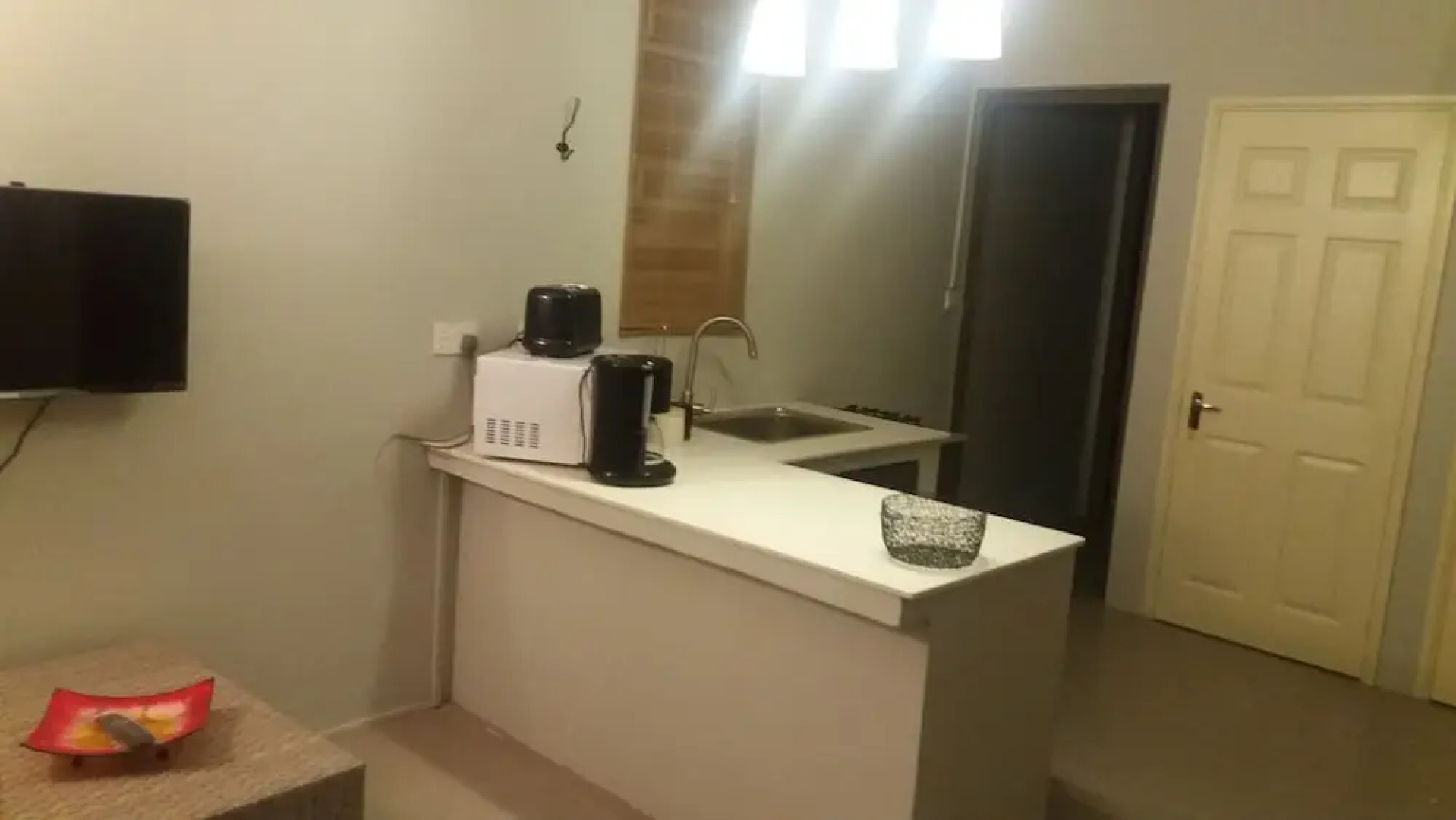 Sunny Private First Floor 1-br Beach Apartment With Spacious Balcony, Pool, Wifi