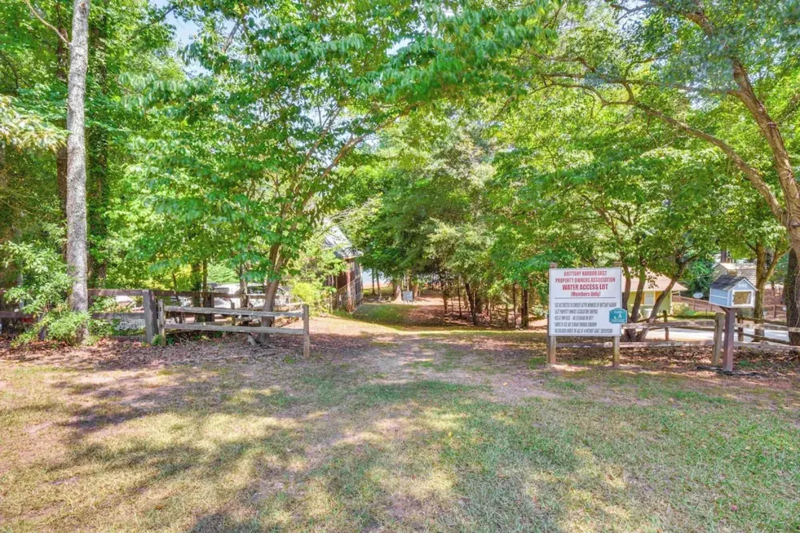 Pet-friendly Lavonia Cabin, Walk to Lake Hartwell!