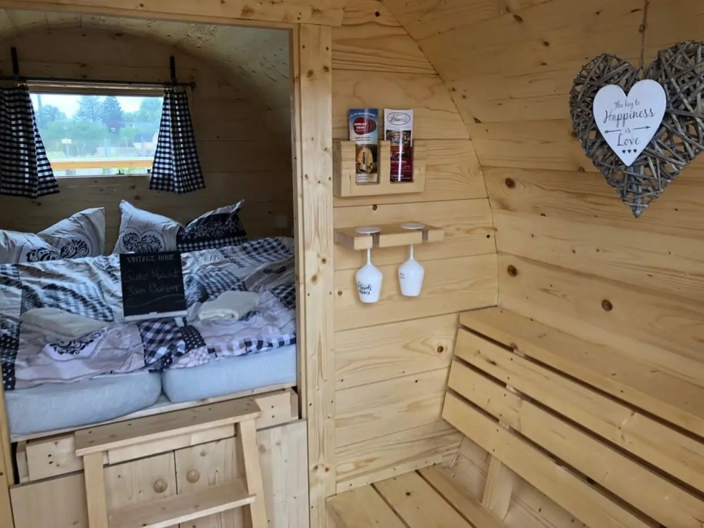 Schlaffass- Schlafen im Weinfass - Campsite