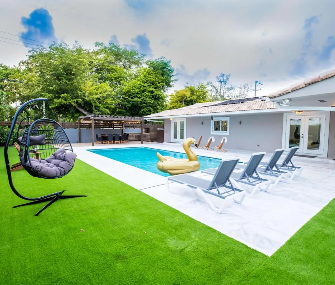 Joyfull Villa Crazy Bkyd w Pool Arg Grill Mini Golf, North Miami Beach