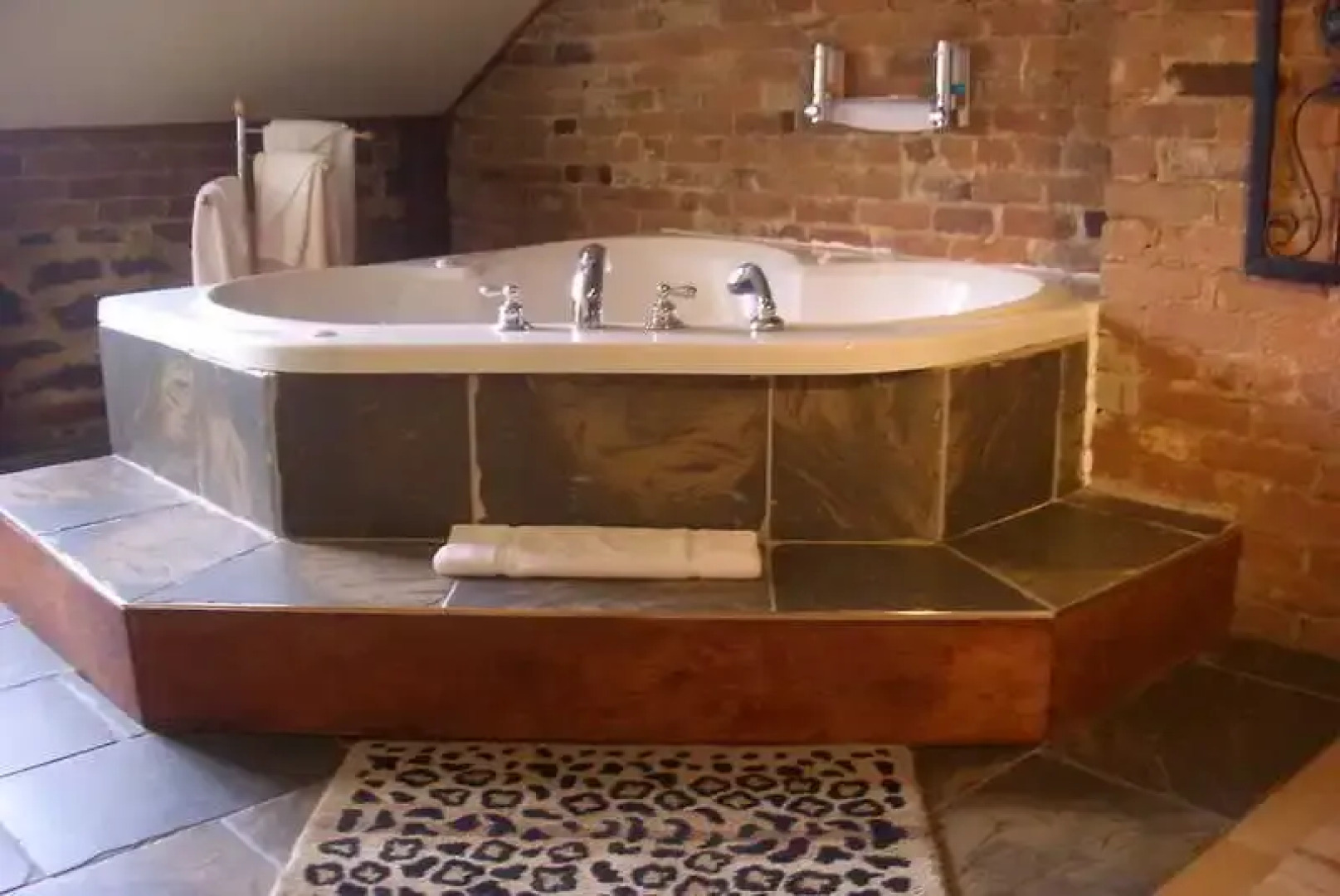 Le Jazz St. Denis Hotel