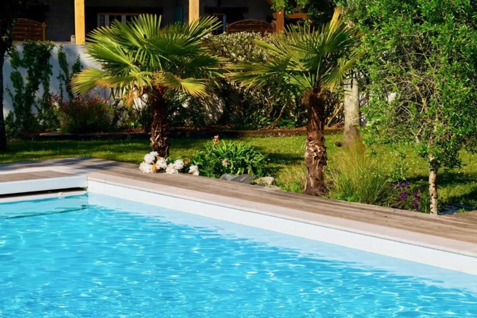 Plaisant villa with pool, close to the beach