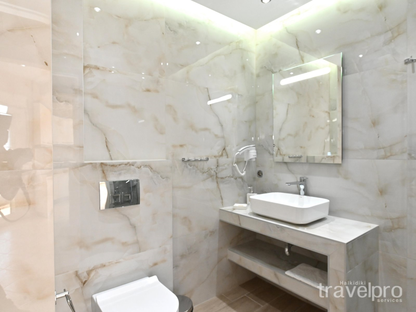 Sabbia Seafront Apartment  2 by TravelPro Serv...