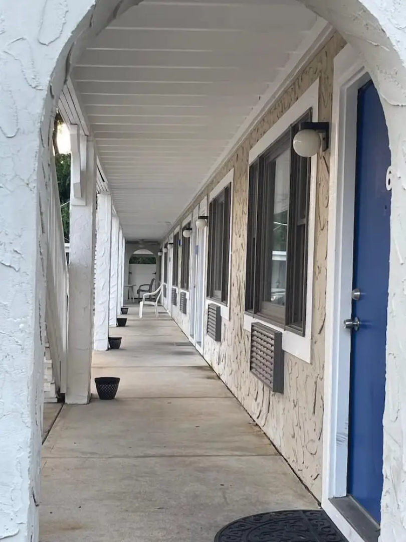 Red Carpet Inn