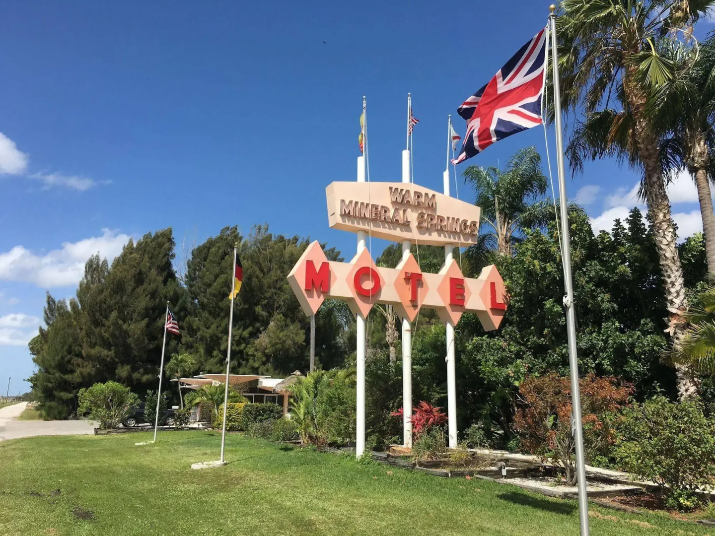 Warm Mineral Springs Motel