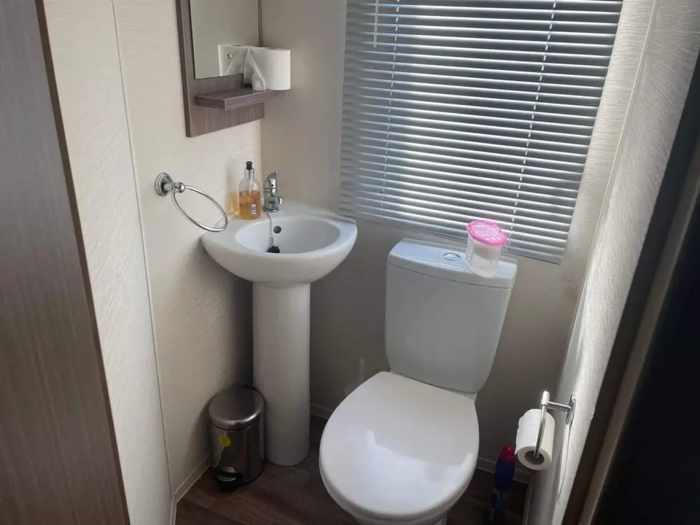 Pets Stay Free 8 Berth lux van Heacham Beach