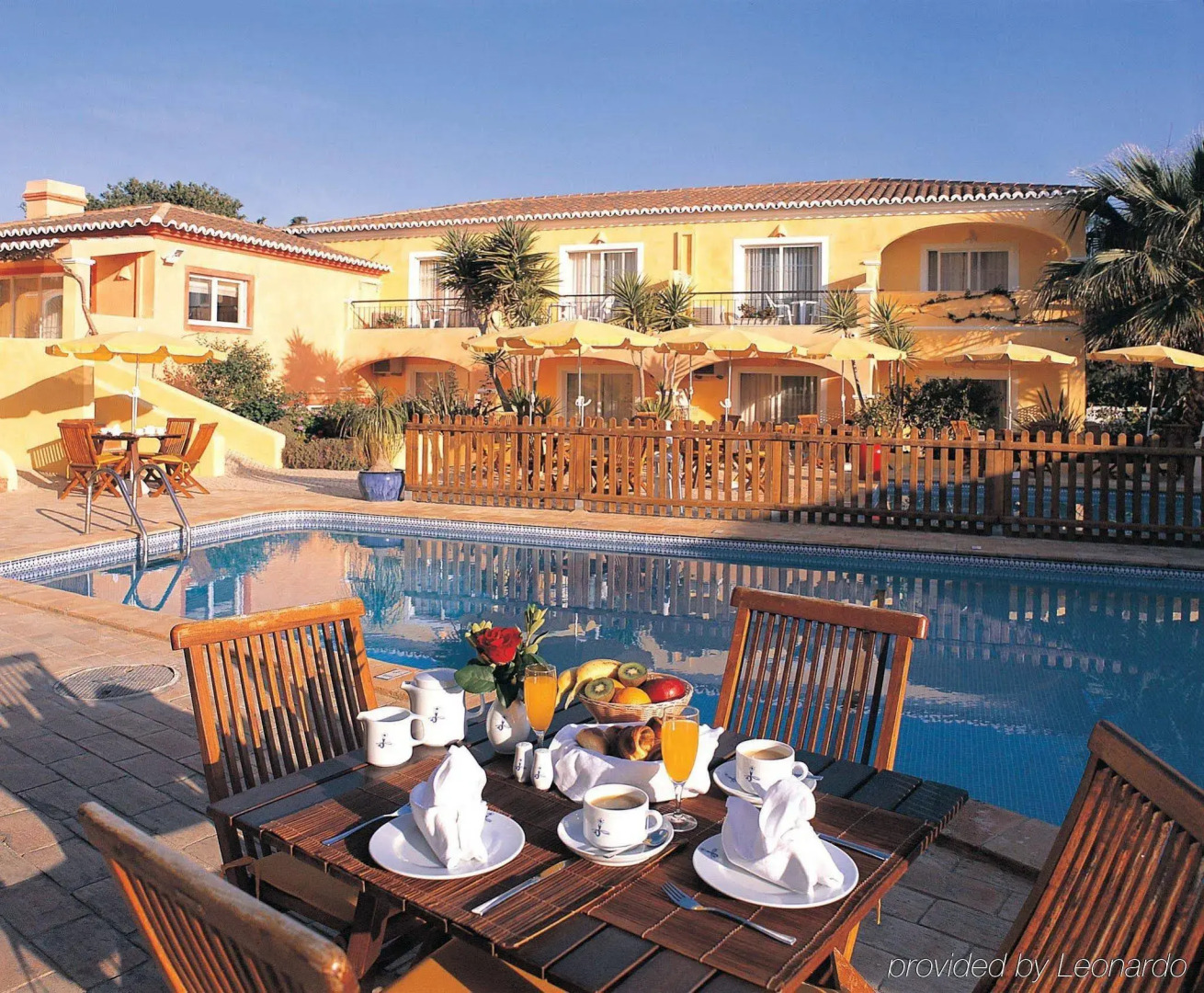 Costa D’Oiro Ambiance Village