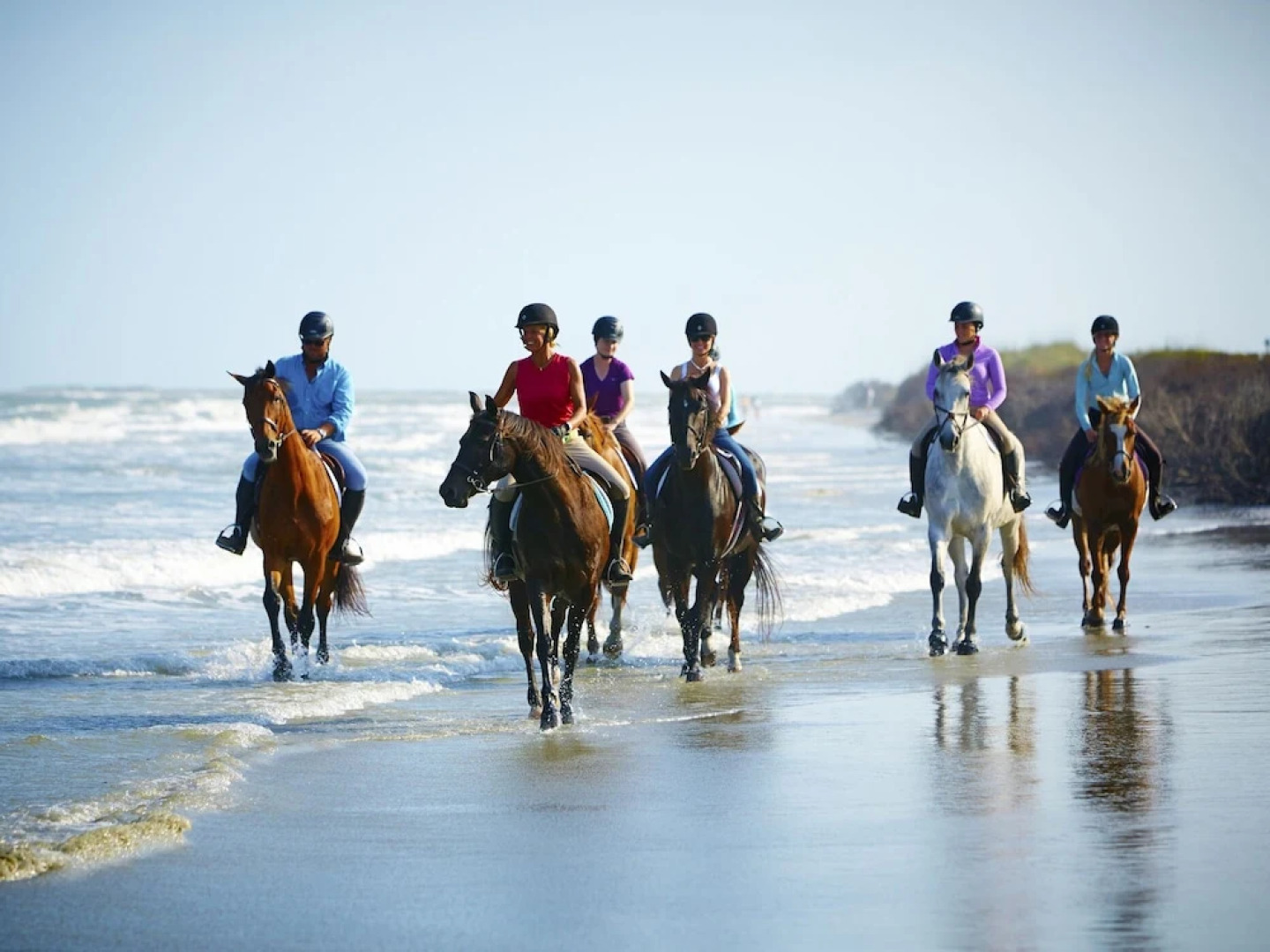 Spacious Overlooking Lagoon 5 Bedrooms 2.5 Bathrooms Home