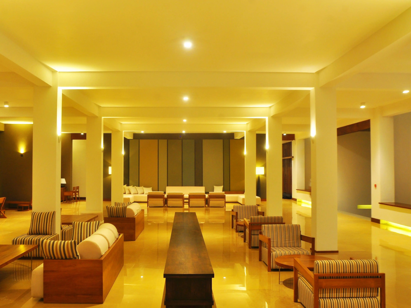 Курортный отель Pandanus Beach Resort & Spa