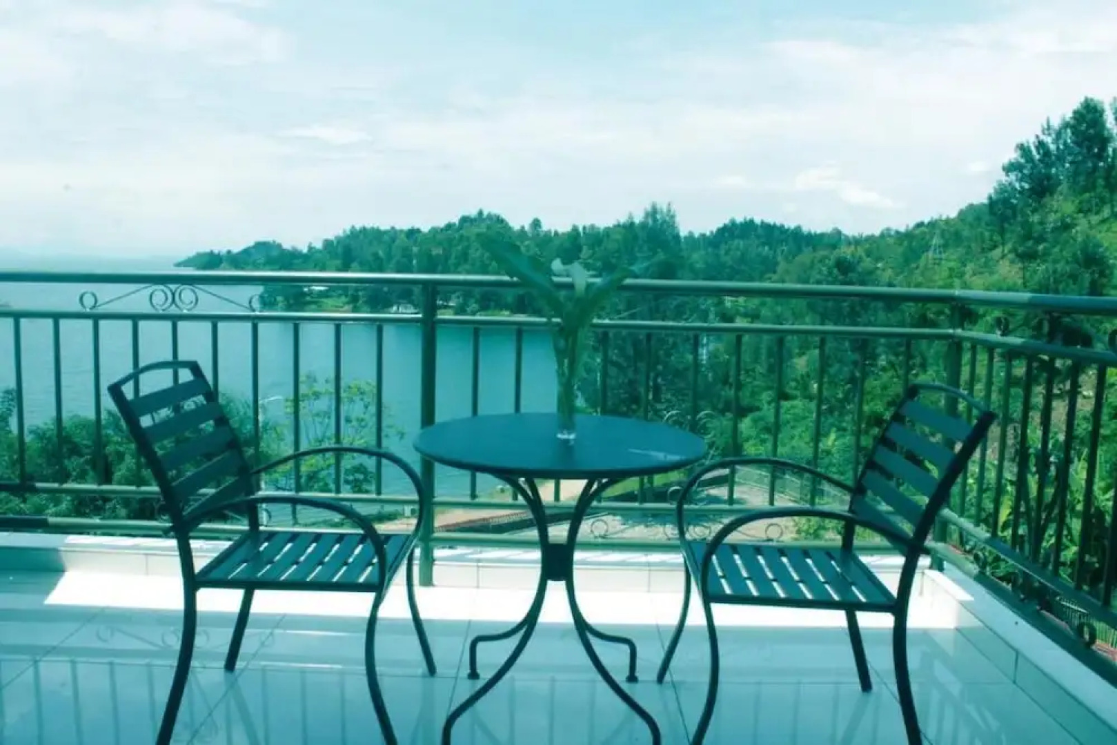 King Room With Nice Lake View - 2 People