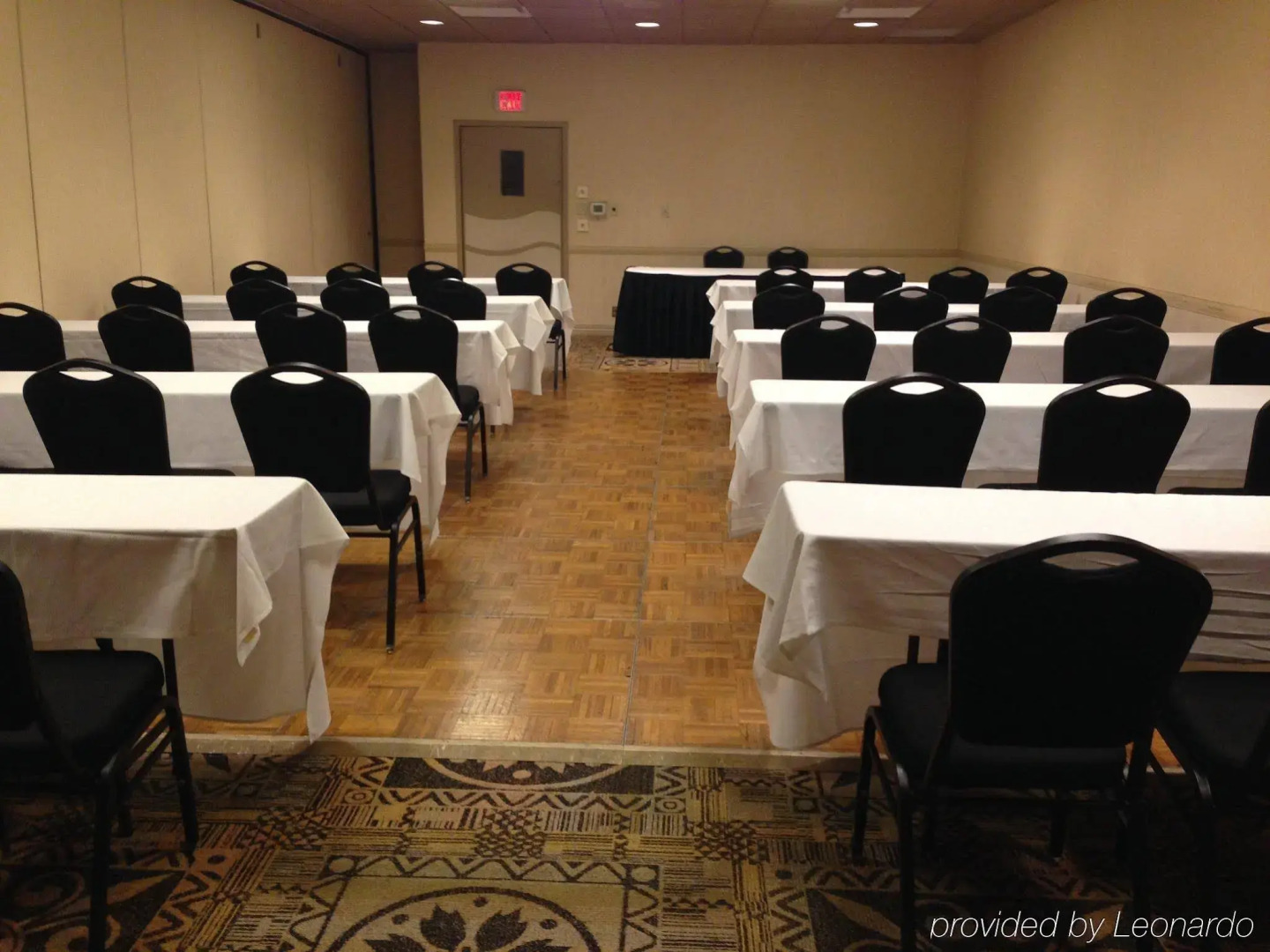 Norwood Inn & Suites La Crosse