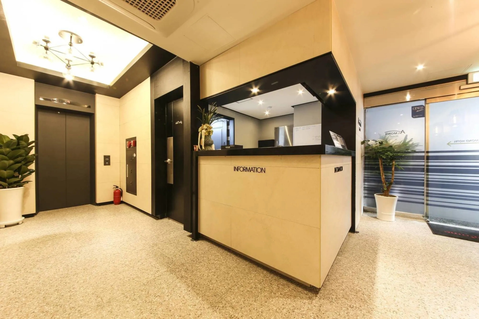 Gupo Station Almond Hotel