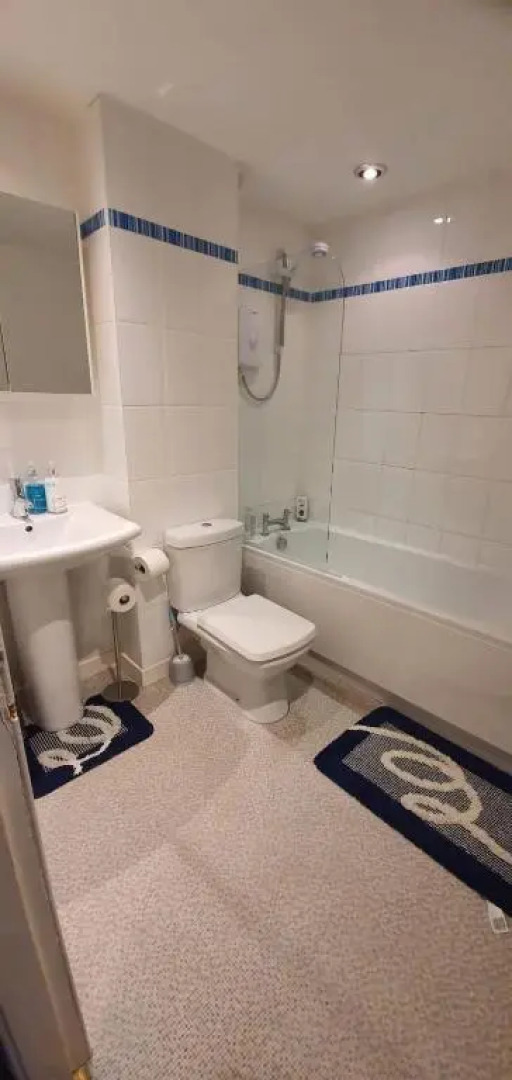 3 BEDROOM SERVICED APPARTMENT CENTRAL LOCATION SEA SIDE TOWn