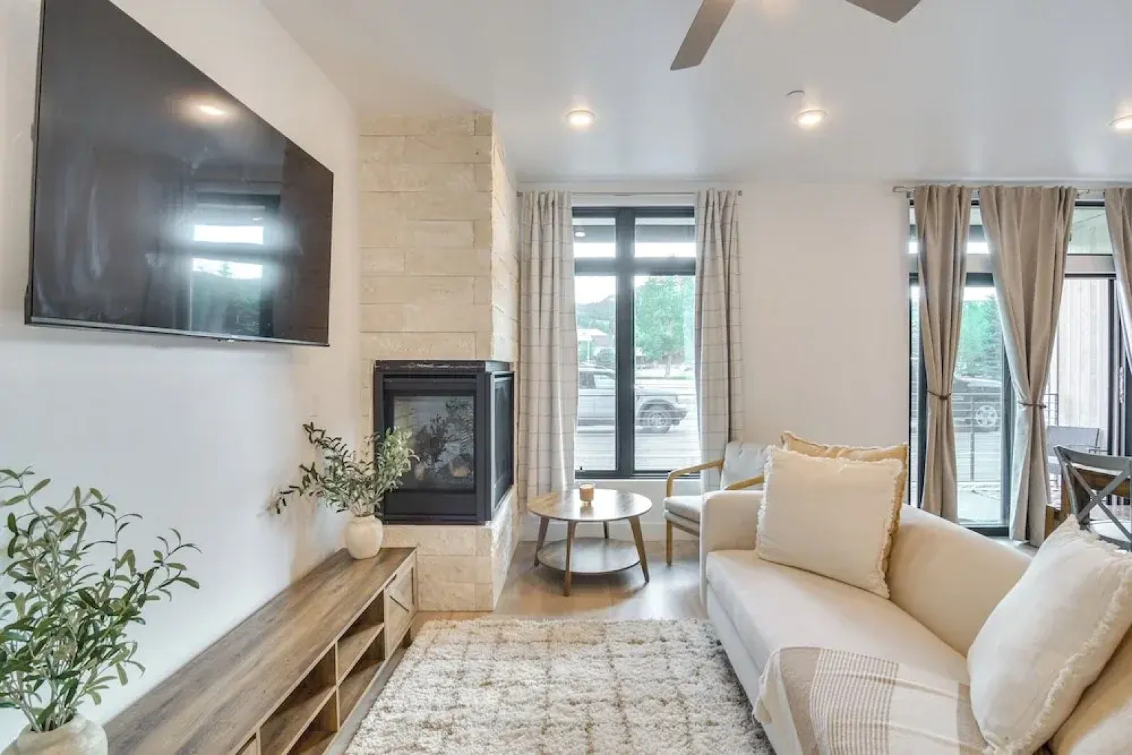 3 Mi to Lake Dillon: Condo Near Shops & Eats!