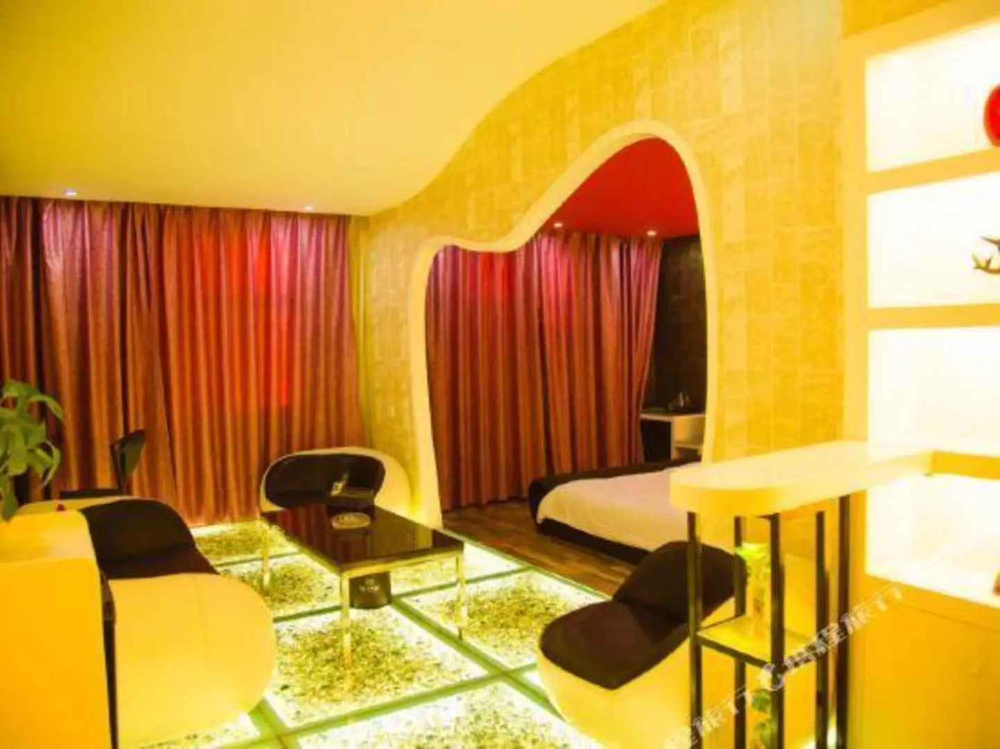 Diamond Fashion Hotel(Hebi changfeng road)