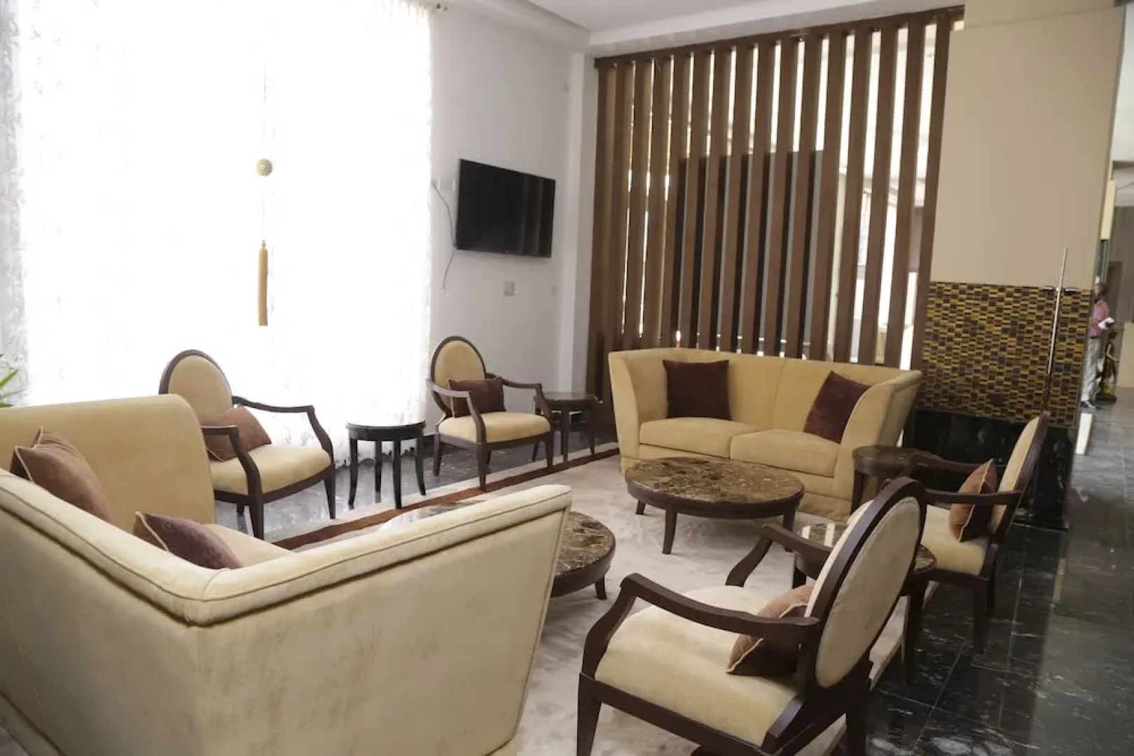 Oak Haven Hotel And Suites