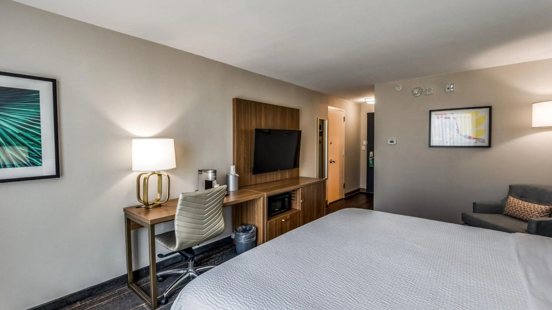 Holiday Inn Dallas Market Ctr Love Field by IHG