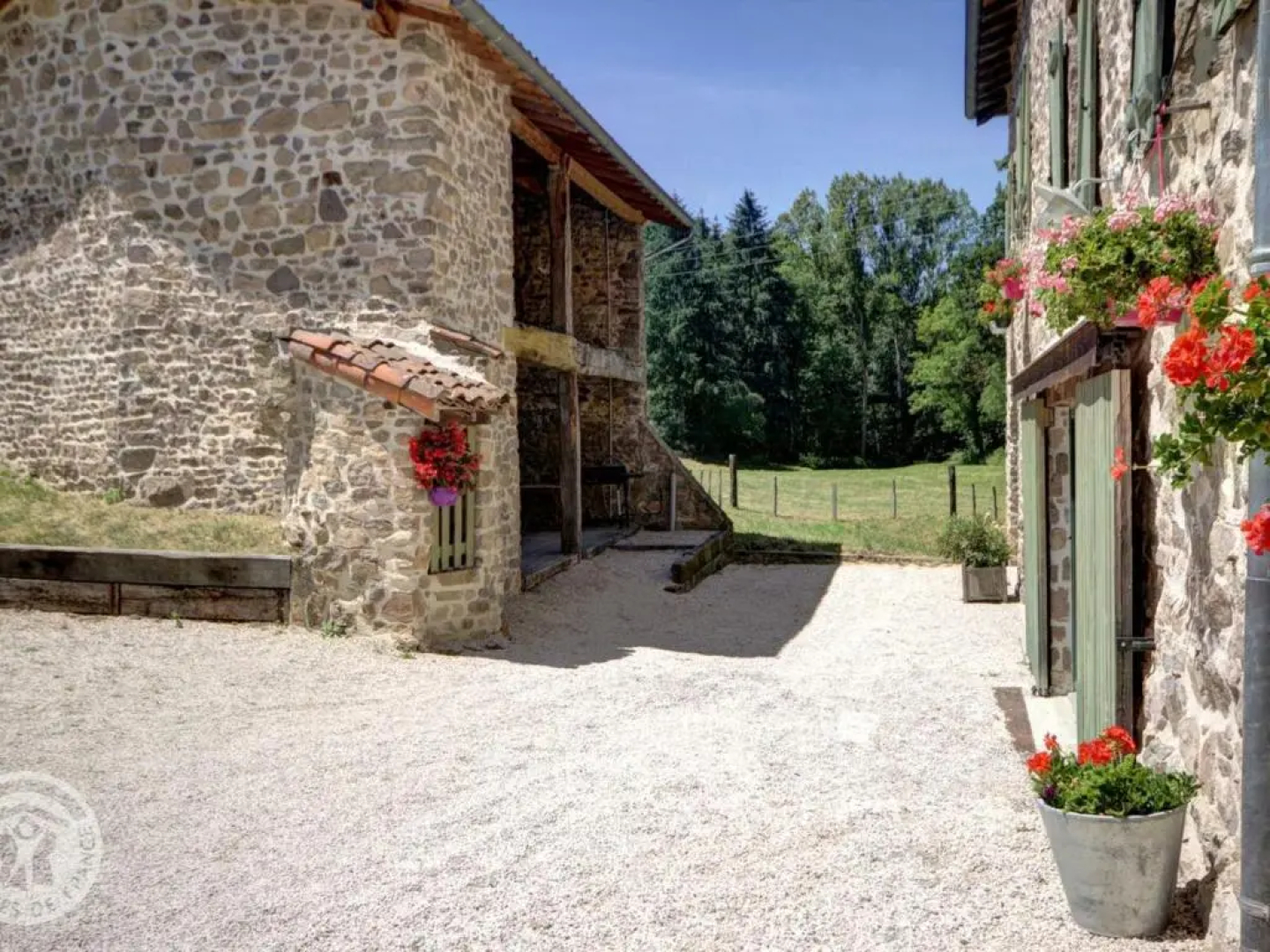 Gîte Croizet-sur-Gand, 7 pièces, 12 personnes - FR-1-496-25